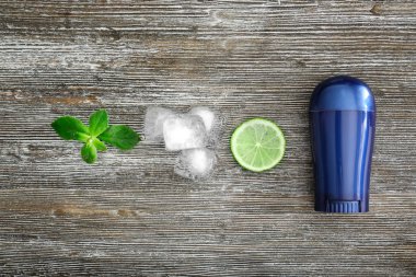 Erkekler için deodorant ile kompozisyon 