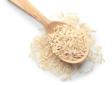 Tahta kaşık ile kahverengi pirinç 