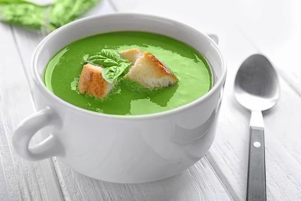 Delicious spinach soup — Stock Photo, Image