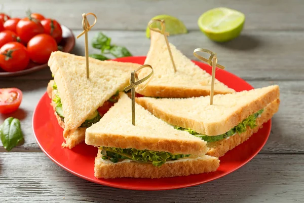 Смачні бутерброди зі свіжим огірком — стокове фото