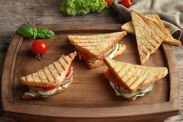 Sandwichs savoureux au concombre frais — Photo