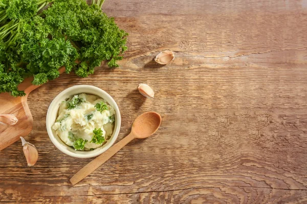 Composition with mashed potatoes in bowl on wooden table — Stock Photo, Image