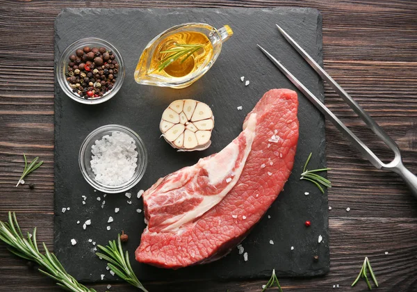 Fresh raw meat — Stock Photo, Image