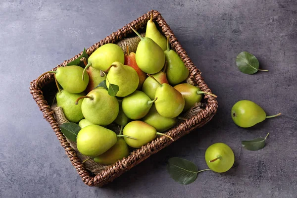 Deliciosas peras maduras —  Fotos de Stock