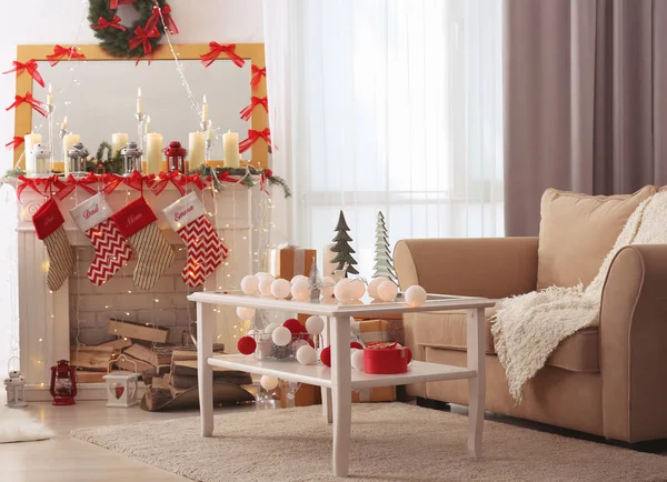 Raum weihnachtlich dekoriert — Stockfoto