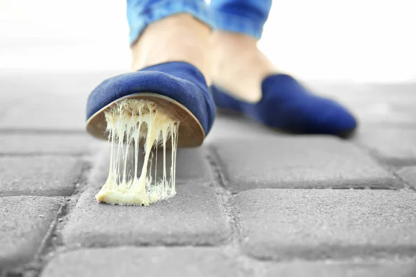 Foot stuck into chewing gum — Stock Photo, Image