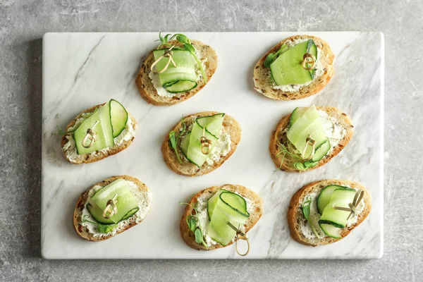 Leziz kanepeler tabak 