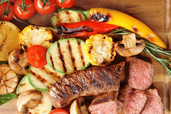 Gustosa carne succosa con verdure — Foto Stock