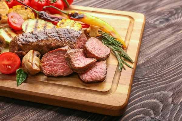 Смачне соковите м'ясо з овочами — стокове фото