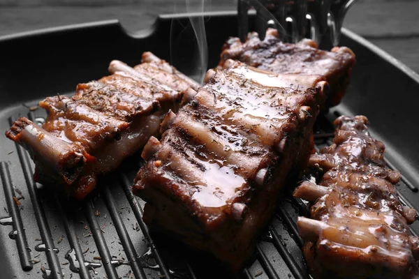 Pan with tasty ribs — Stock Photo, Image