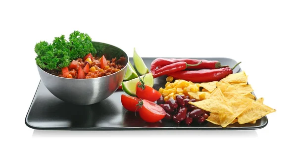 Chili con carne en tazón con papas fritas y verduras — Foto de Stock