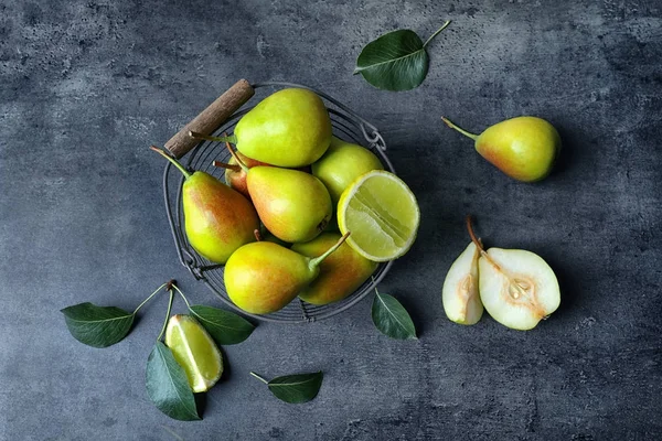 Deliciosas peras maduras — Foto de Stock