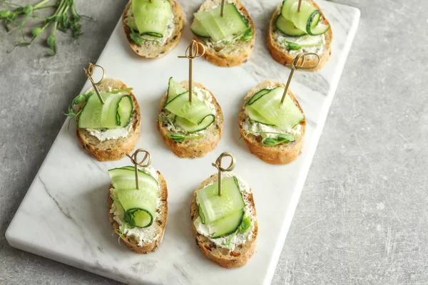 Leziz kanepeler tabak 