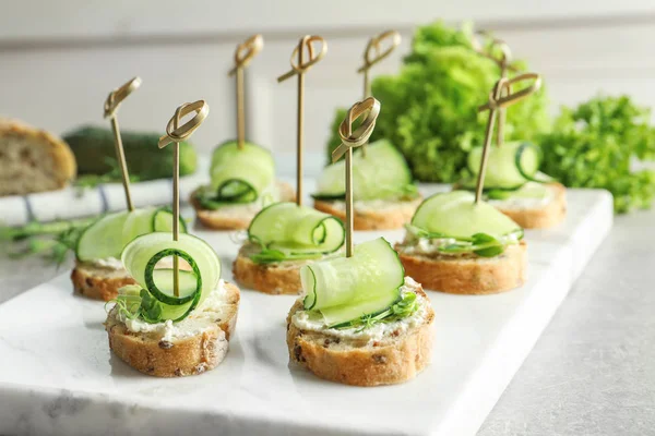 Leziz kanepeler tabak 