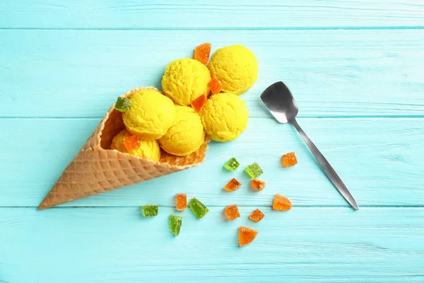 Composizione con delizioso gelato — Foto Stock