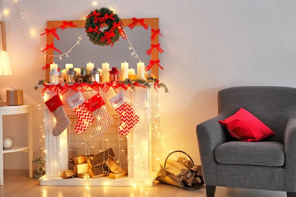 Decorated fireplace with Christmas lanterns — Stock Photo, Image