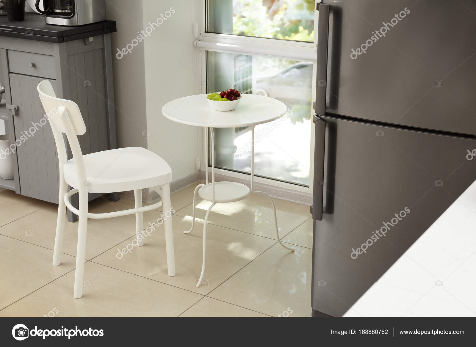 Mesa E Cadeira Na Cozinha Moderna Stock Photo Belchonock 168880762 Mesa E Cadeira Na Cozinha Moderna Stock Photo Belchonock 168880762