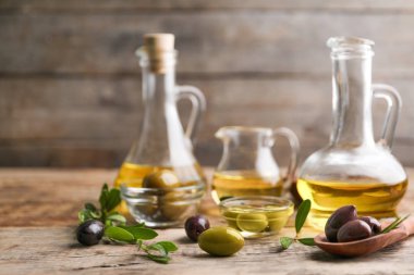 Sağlıklı zeytin ve yağı ile kompozisyon