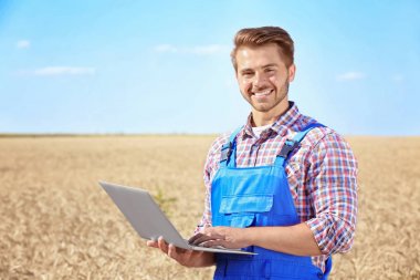 genç erkek çiftçi  