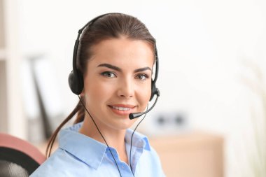 genç kadın resepsiyonist