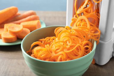 Dilimleyici havuç spagetti ile