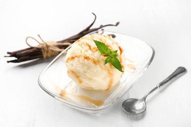 lezzetli vanilyalı dondurma