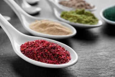 Maqui berry toz içinde Seramik kaşık 