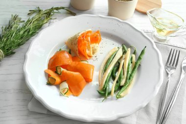 Havuç salatalık ve yeşil fasulye salatası