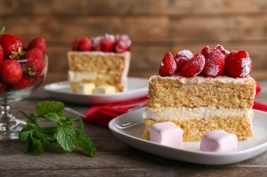 çilek ile dekore kek