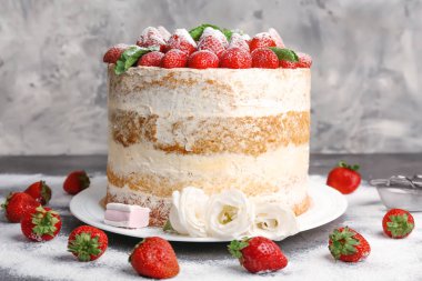 çilek ile dekore kek