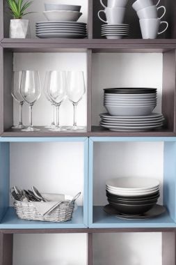 Depolama ile seramik dishware standı