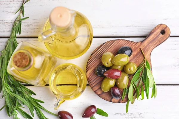 Sağlıklı zeytin ve yağı ile kompozisyon 