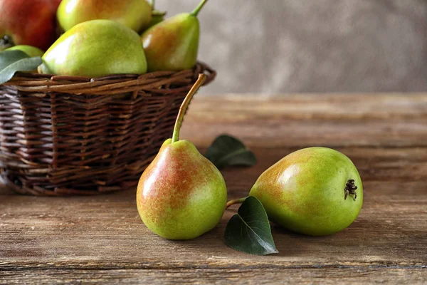 Heerlijke rijpe peren — Stockfoto