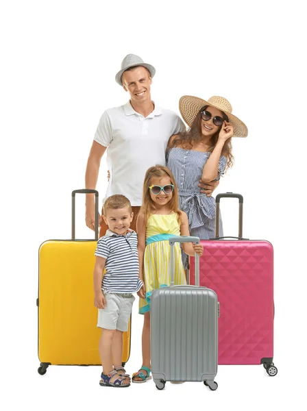 Šťastná rodina s kufry, izolované na bílém — Stock fotografie