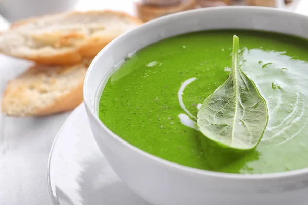 Bowl with tasty spinach soup — Stock Photo, Image