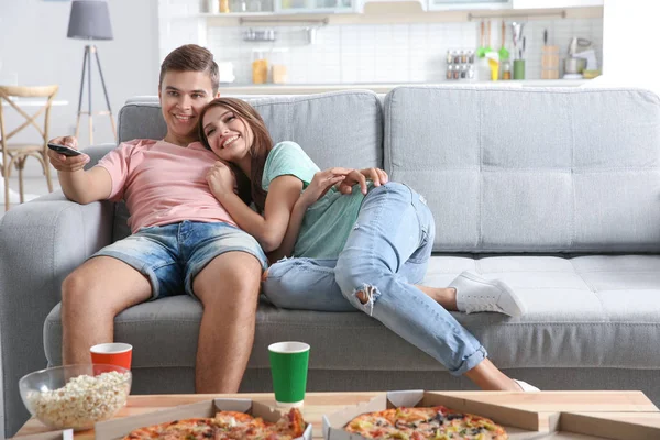 Young couple watching TV at home — Stock Photo, Image