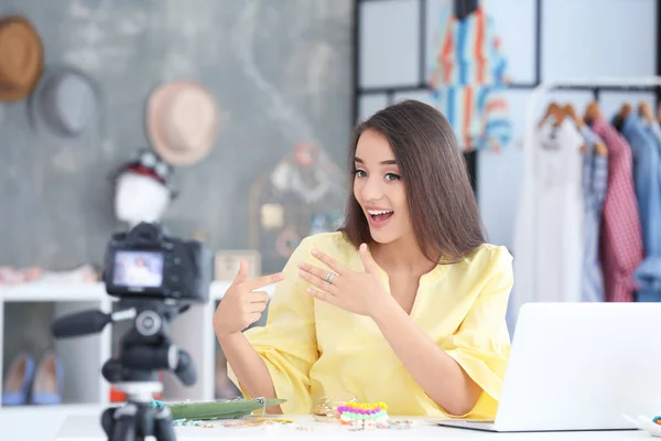 Female blogger recording video — Stock Photo, Image