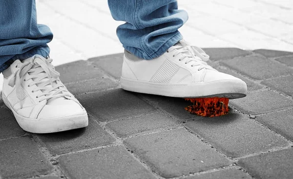 Man and chewing gum — Stock Photo, Image