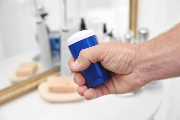 Man holding deodorant — Stock Photo, Image