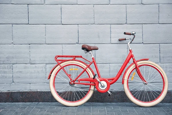 Elegante nova bicicleta — Fotografia de Stock
