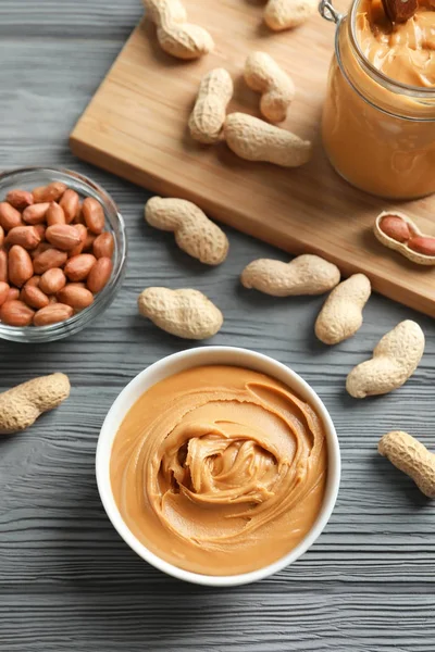 Krem fıstık ezmesi ile kompozisyon