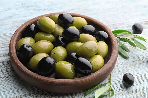 Farklı zeytinli çanağı 