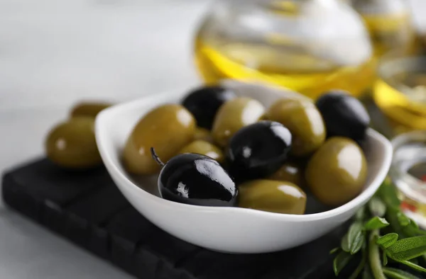 Bowl with healthy olives — Stock Photo, Image