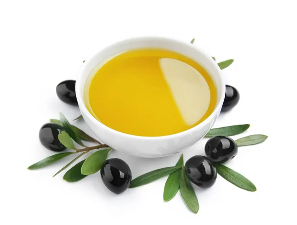 Schaal met olijfolie geïsoleerd op wit — Stockfoto