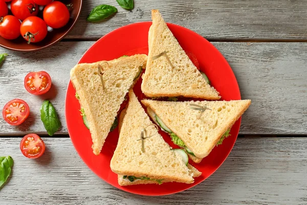 sandviç taze salatalık ile