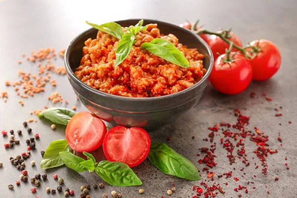 Meat sauce, fresh tomatoes and basil leaves — Stock Photo, Image