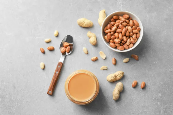 Krem fıstık ezmesi ile kompozisyon 