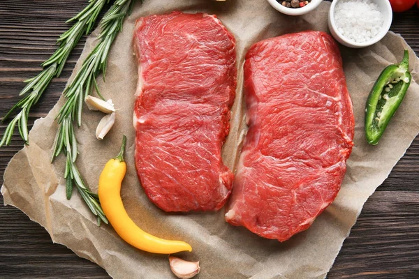 Frisches rohes Fleisch — Stockfoto