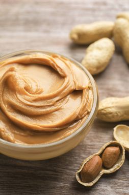 Cam kase fıstık ezmesi ile 