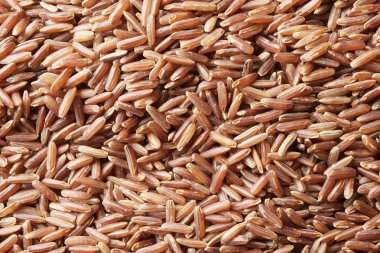 çiğ kırmızı pirinç